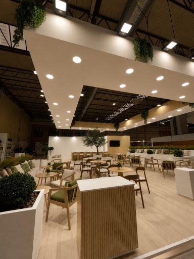 Espacio interior moderno con mesas, sillas y plantas decorativas. Iluminación suave.